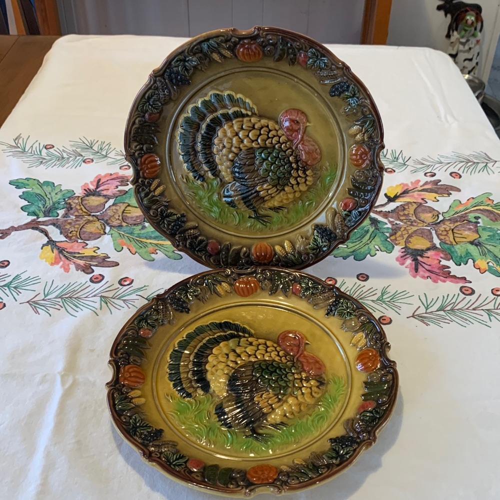 2 VINTAGE NAPCOWARE TURKEY PLATES